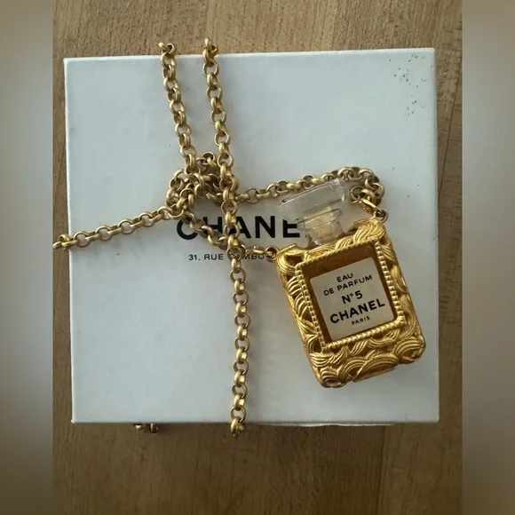 CHANEL Vintage Necklace No.5 Perfume Gold Necklace W/original Box - Picture 2 of 13